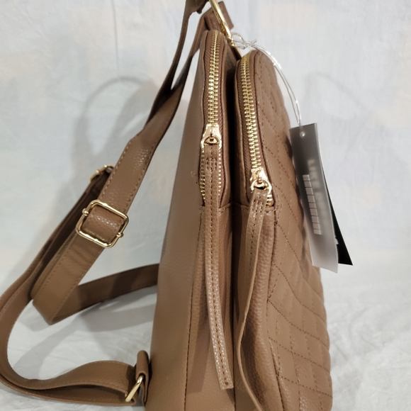Like Dreamsfaux leather handbag / backpack taupe in color - Picture 3 of 9